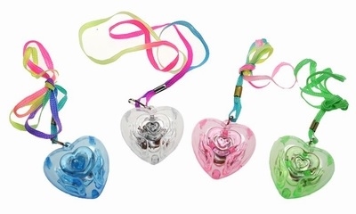 Halsketting Hartje in 4 verschillende met 3 gekleurde ledjes