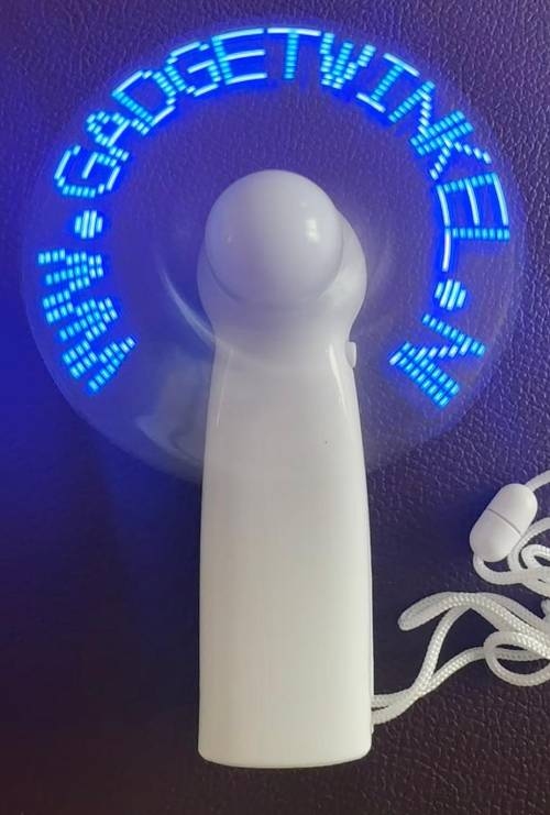 Hand ventilator met eigen tekst met blauwe leds
