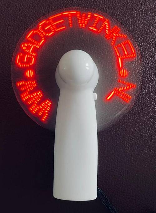 Hand ventilator met eigen tekst met rode leds