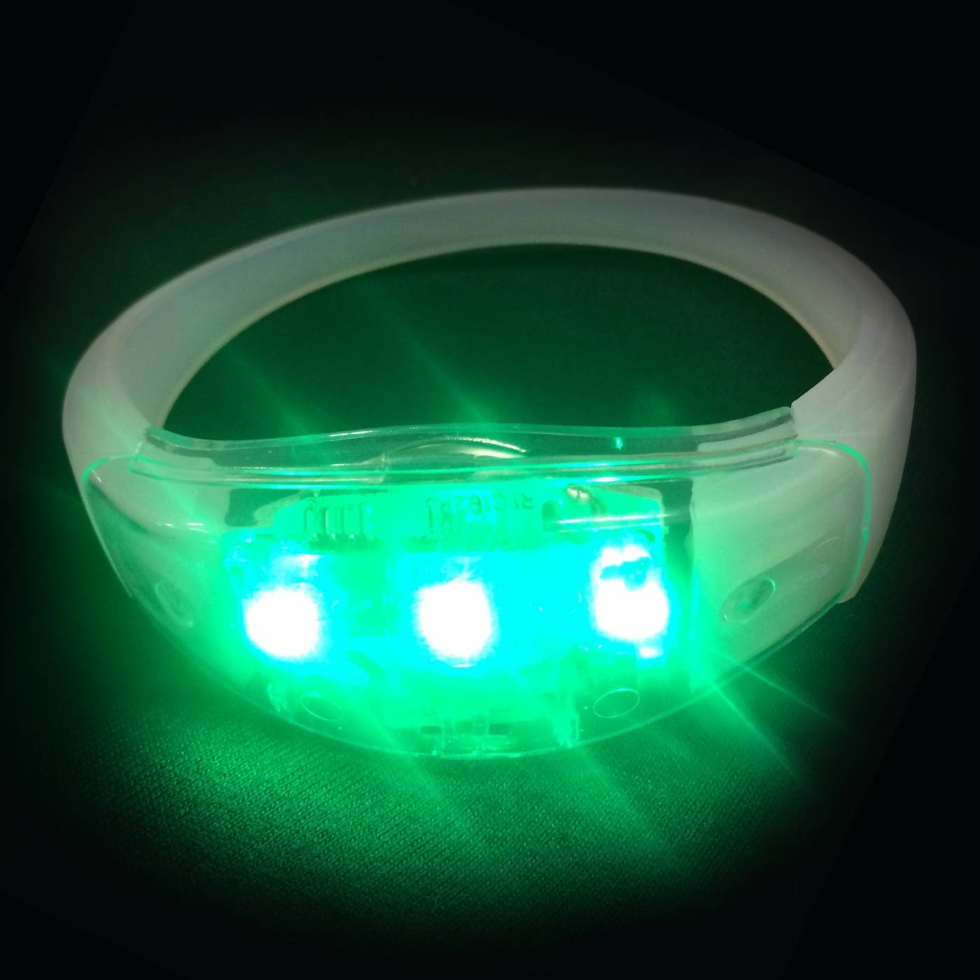 Computerspelletjes spelen ademen Aardappelen Led armband in de kleur multicolour die reageert op geluid Computerspelletjes spelen ademen Aardappelen Led armband in de kleur multicolour die reageert op geluid