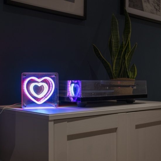 Neon hart met oneindige reflecties