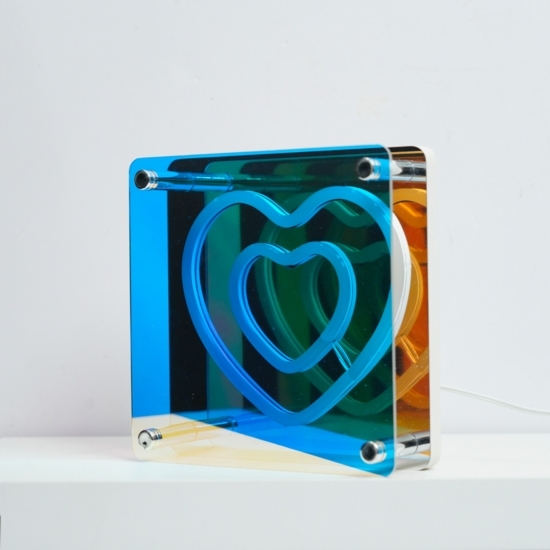 Neon hart met oneindige reflecties