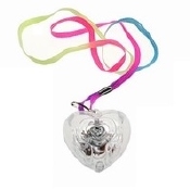 Halsketting Hartje transparant met 3 gekleurde ledjes
