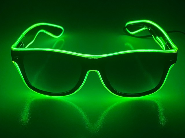 Led bril groen met donkere glazen